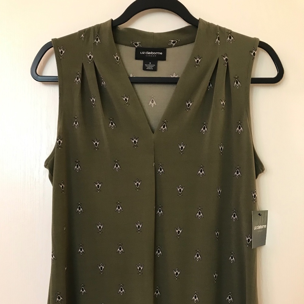 NWT Liz Claiborne Green Pattern Sleeveless Blouse